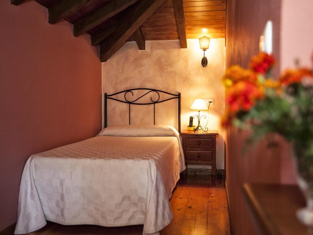 Hotel La Casona De Sobrepiedra Chambre photo